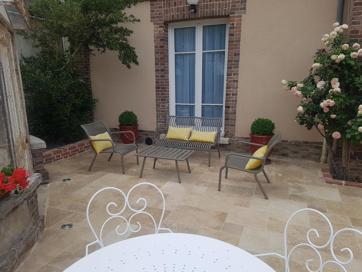Le Clos Saint-Germain Rugles Bagian luar foto