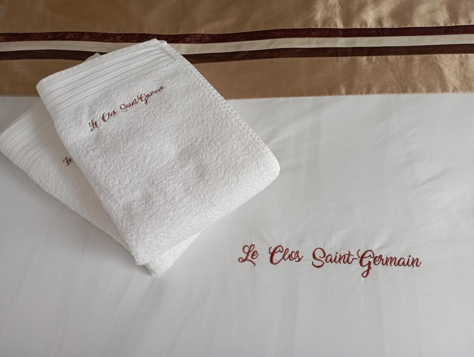 Le Clos Saint-Germain Rugles Bagian luar foto