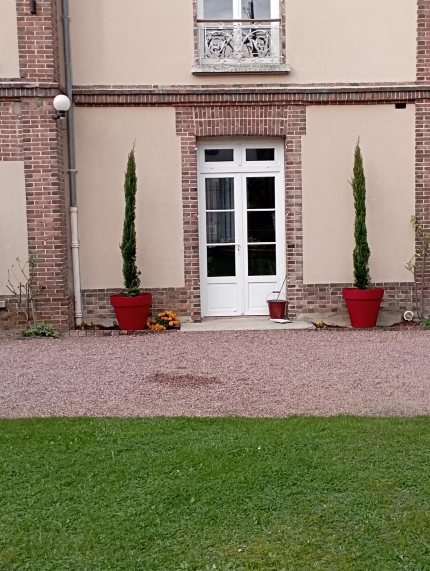 Le Clos Saint-Germain Rugles Bagian luar foto