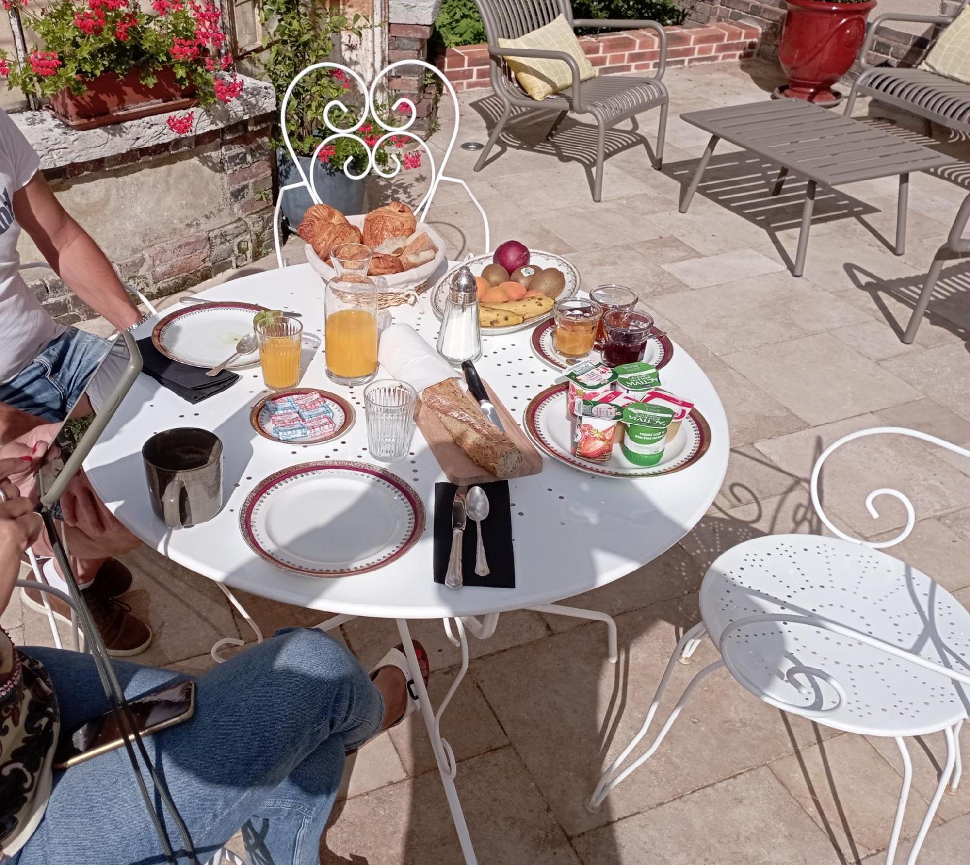 Le Clos Saint-Germain Rugles Bagian luar foto